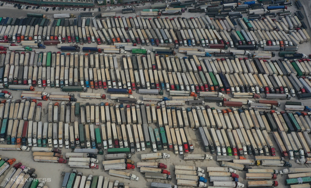 Hàng nghìn container nông sản xuất sang Trung Quốc vẫn ùn ứ ở cửa khẩu của tỉnh Lạng Sơn. Ảnh: Ngọc Thành -Vnexpress